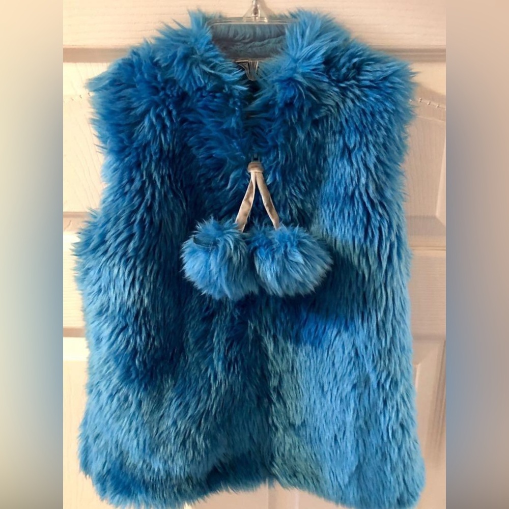 American-Widgeon Girls faux fur vest; blue, size(s) 5, 6-6X; EUC